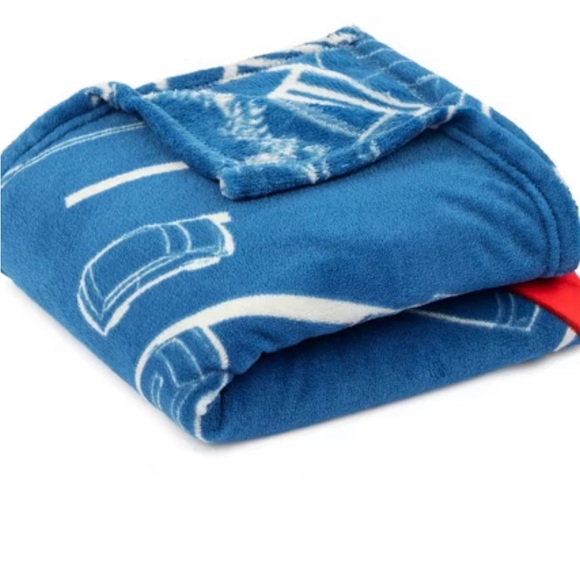 Spiderman blanket and Spiderman 5 Minute Bedtime Stories Bundle - Picture 2 of 6